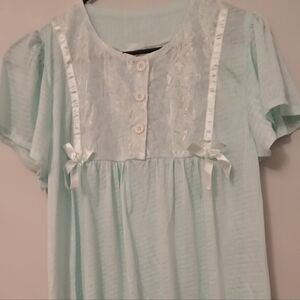 Lati Fashion Lace Design Bow Trim Nightgown Size M Light blue 3 button